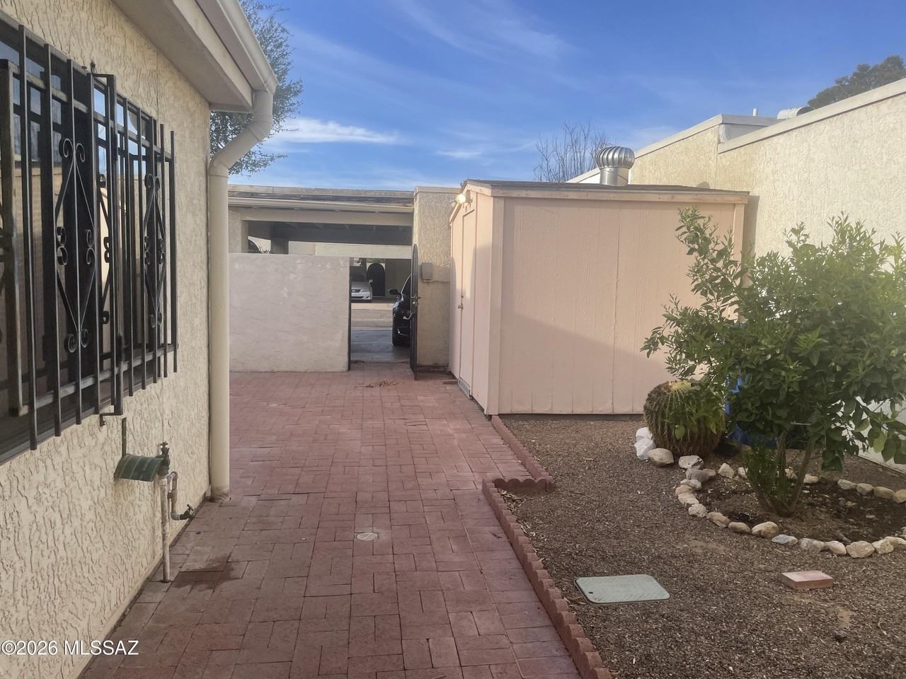 716 N Hayden Dr - Photo 3 of 15