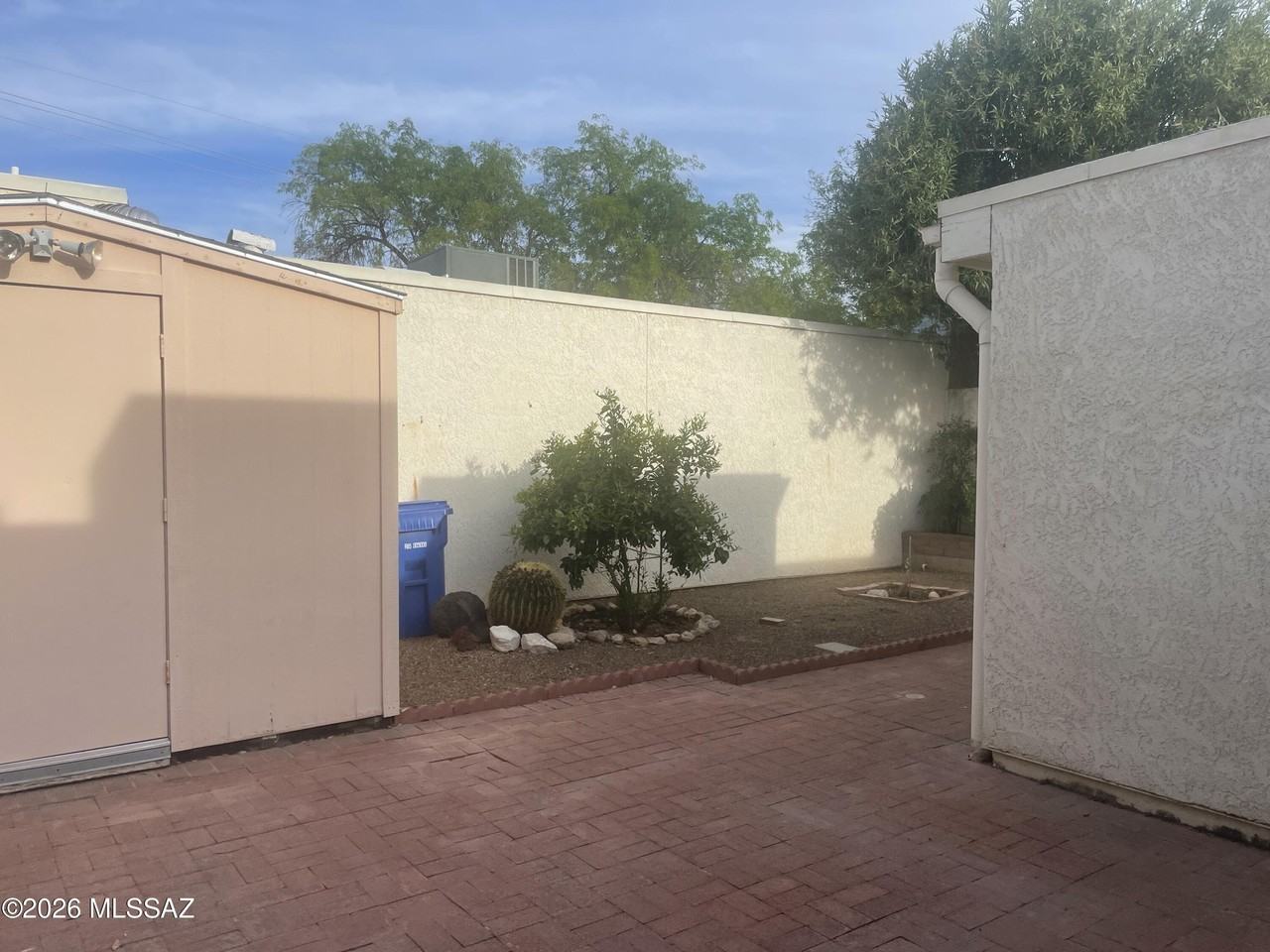 716 N Hayden Dr - Photo 4 of 15