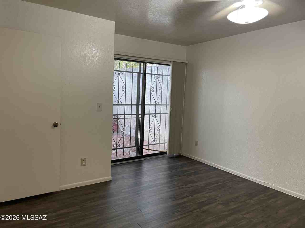 716 N Hayden Dr - Photo 5 of 15