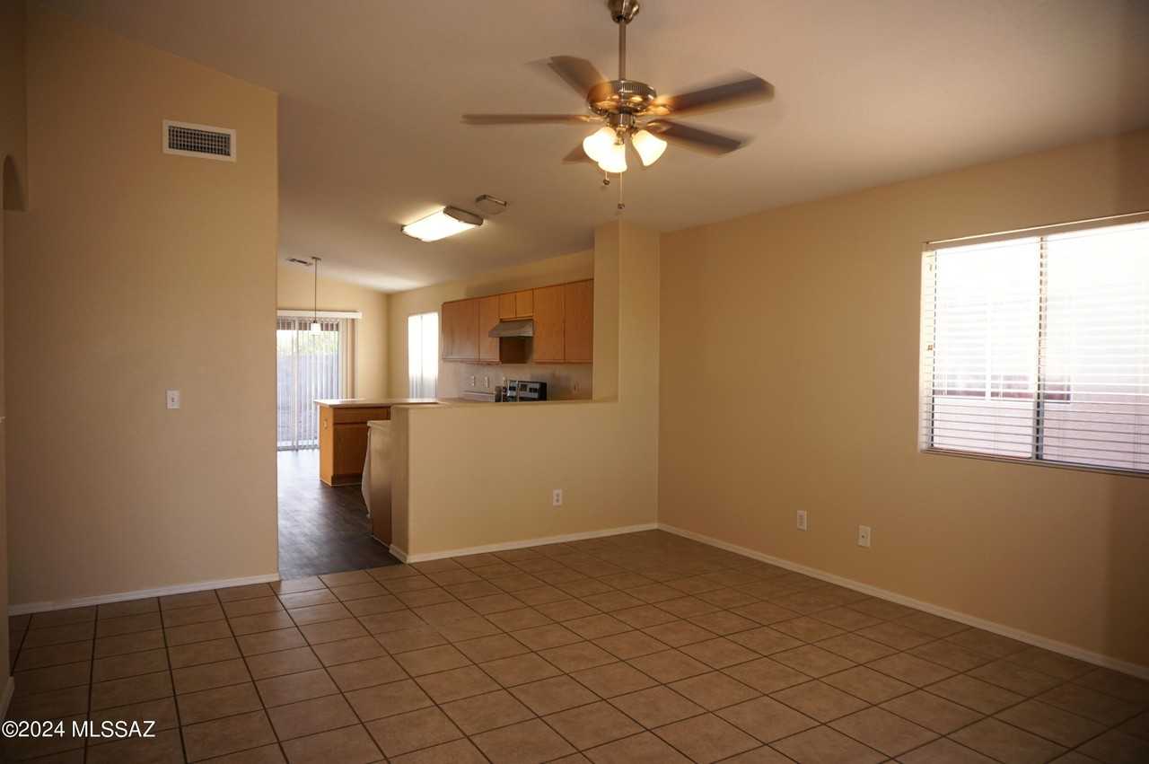2201 S Saint Suzanne Dr - Photo 3 of 33