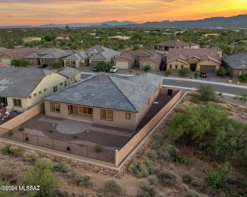 10623 N Iron Peak Dr - Photo 3 of 42
