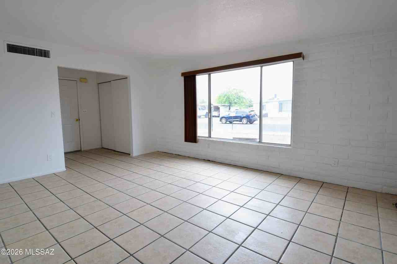 6722 E 45th St - Photo 4 of 26