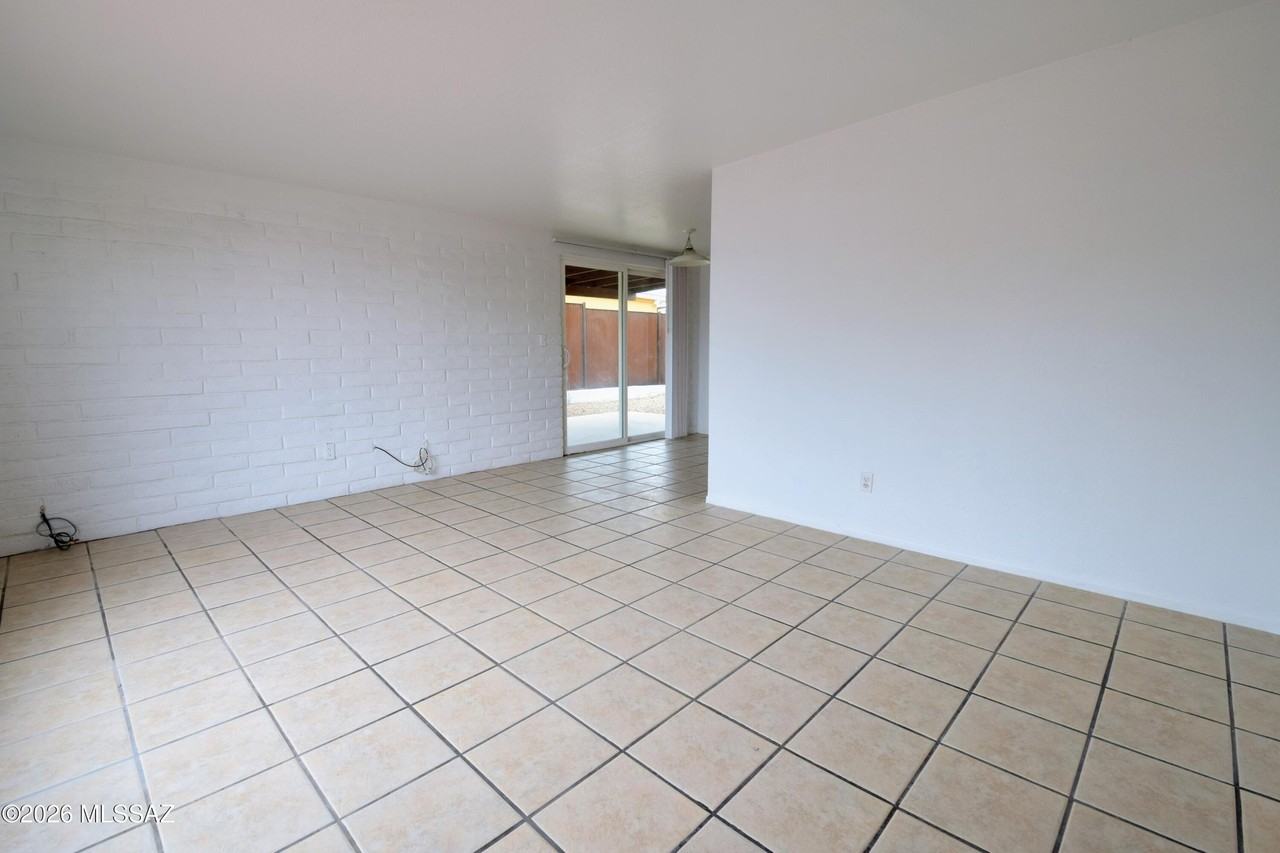 6722 E 45th St - Photo 5 of 26