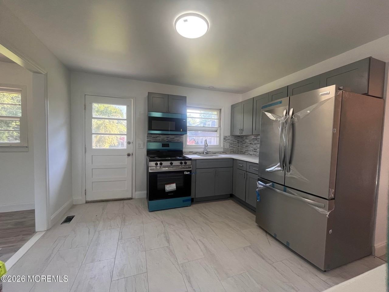 14 Wood Ave - Photo 6 of 35