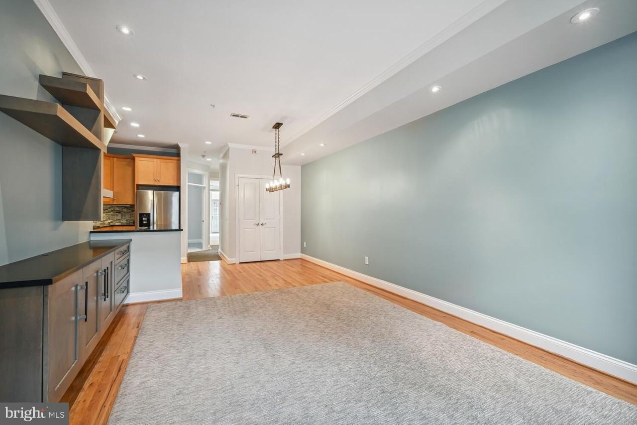 1832 Swann St Nw #B - Photo 3 of 17