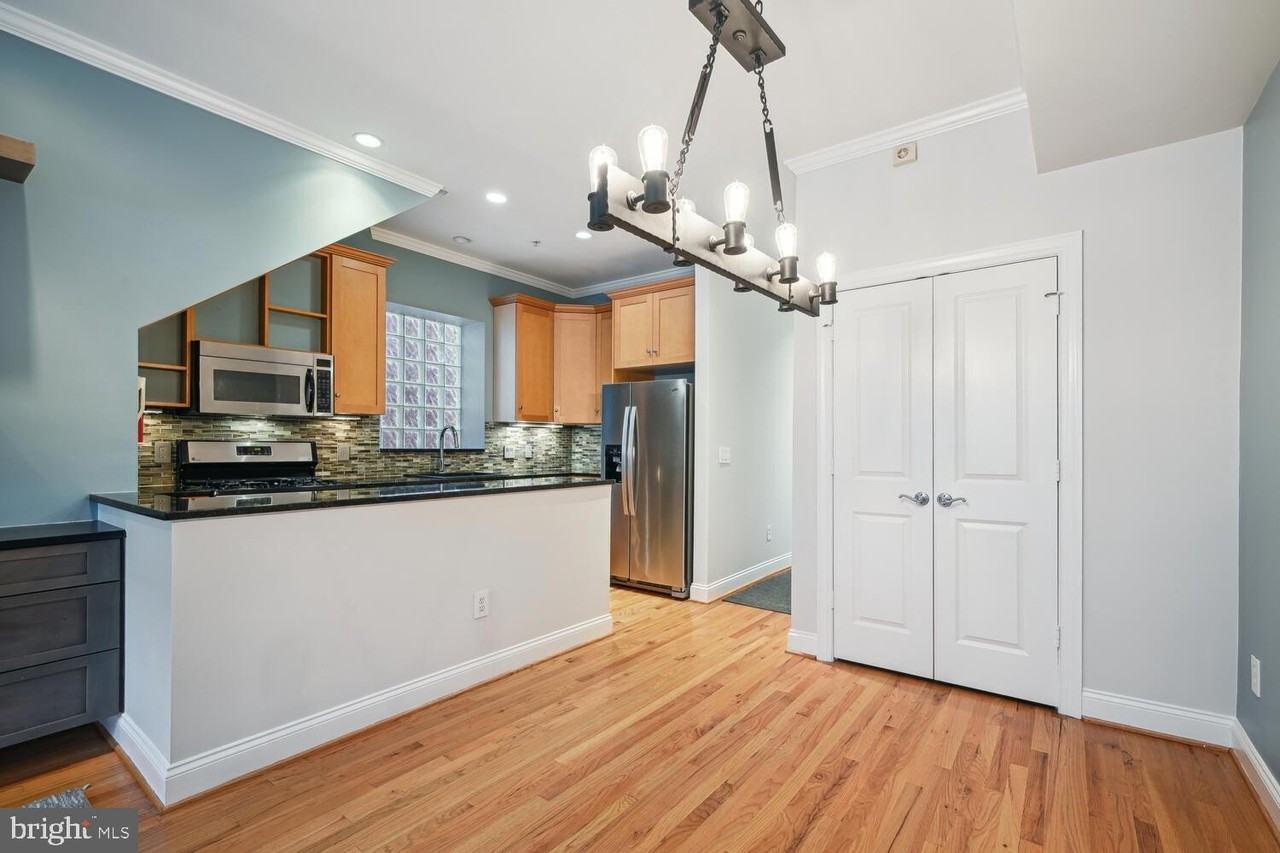 1832 Swann St Nw #B - Photo 4 of 17