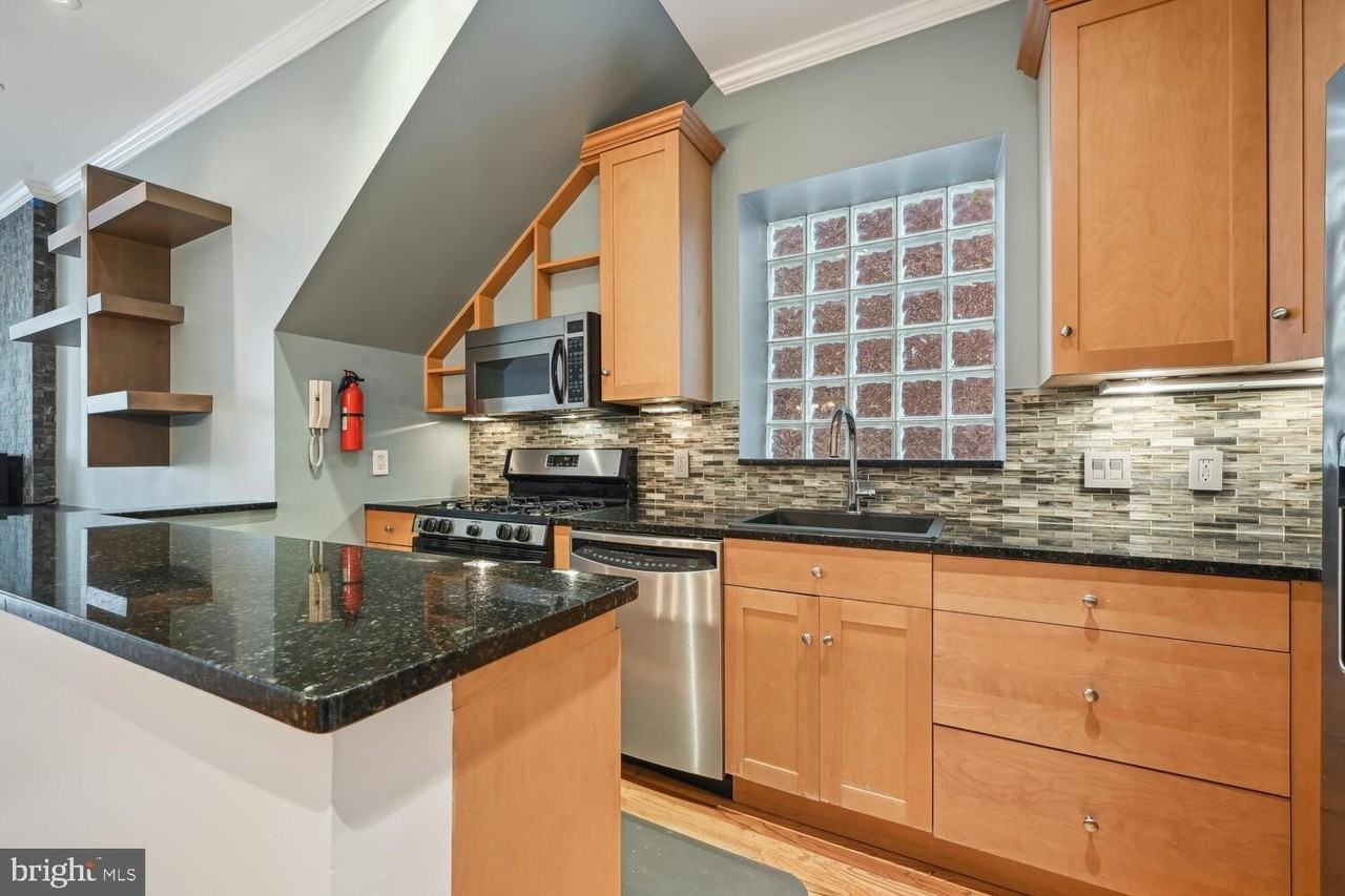 1832 Swann St Nw #B - Photo 6 of 17