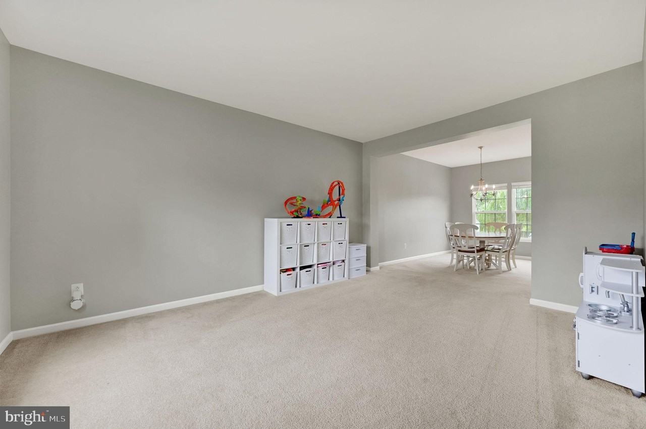 33 Brielle Way - Photo 2 of 23