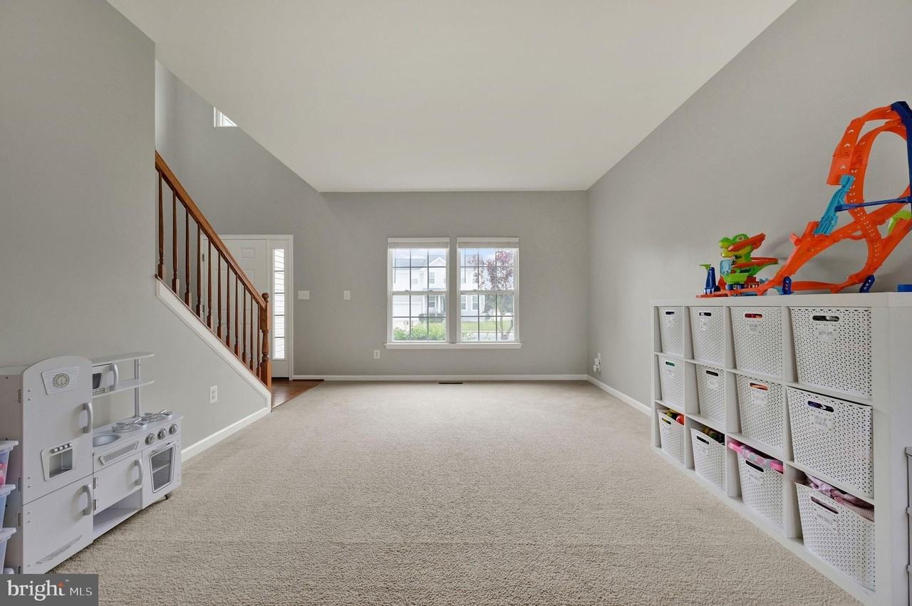 33 Brielle Way - Photo 3 of 23