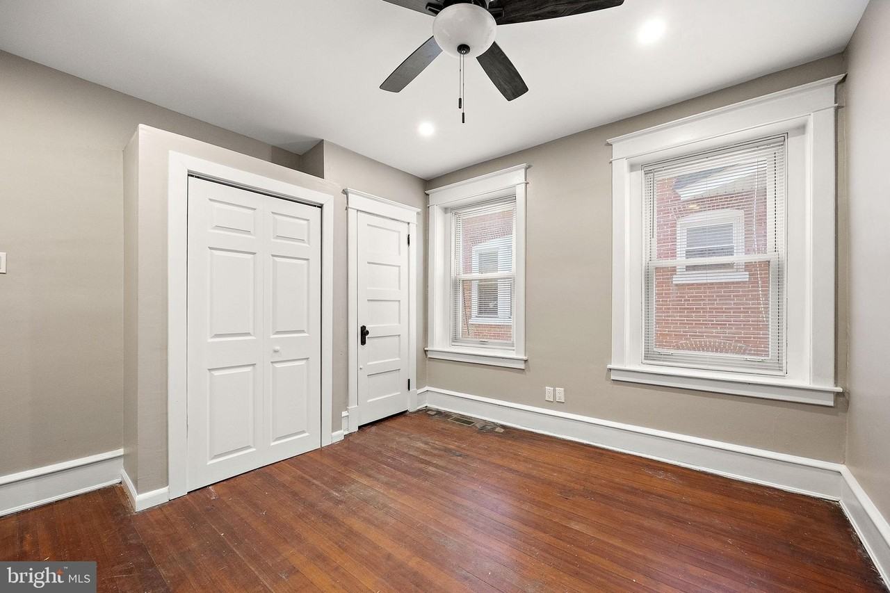 1522 W 7th St #1 - Photo 5 of 14