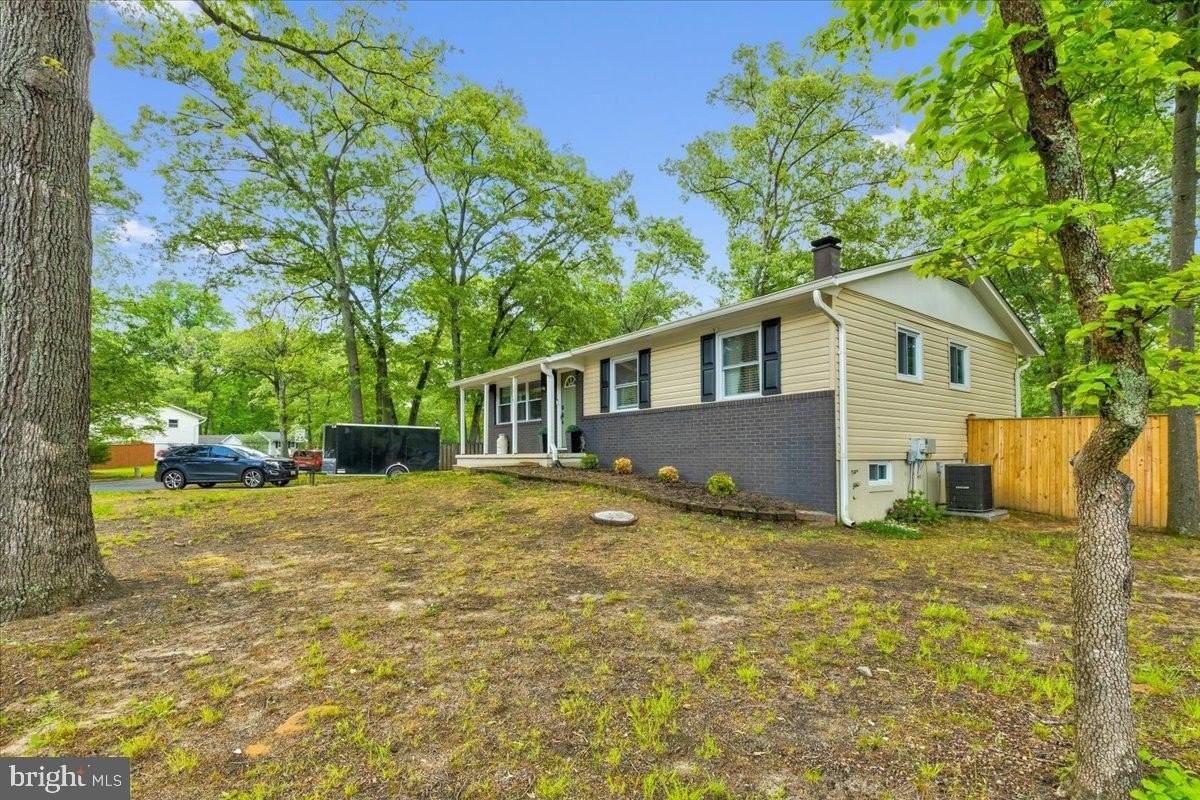 1519 Manor View Rd - Photo 2 of 30