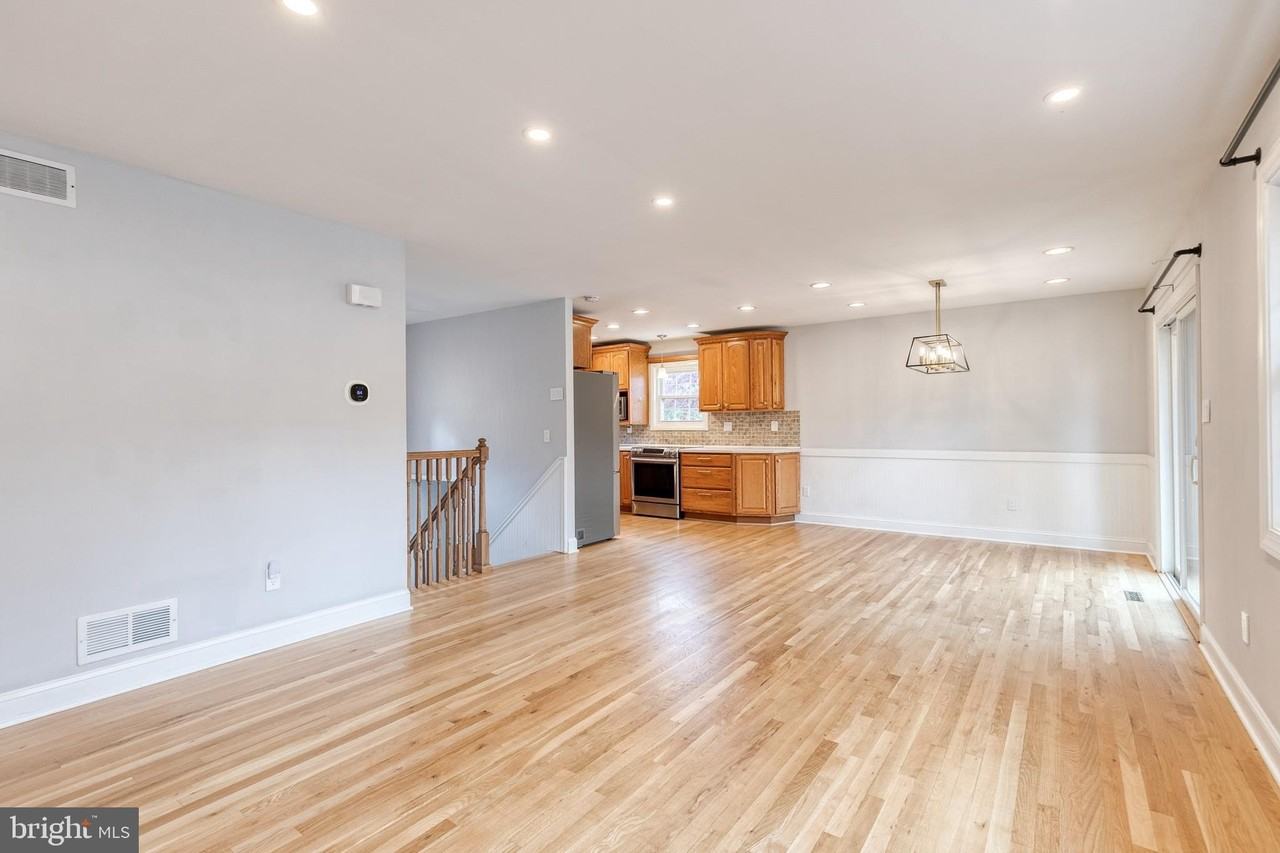 617 Oak Ln - Photo 3 of 29
