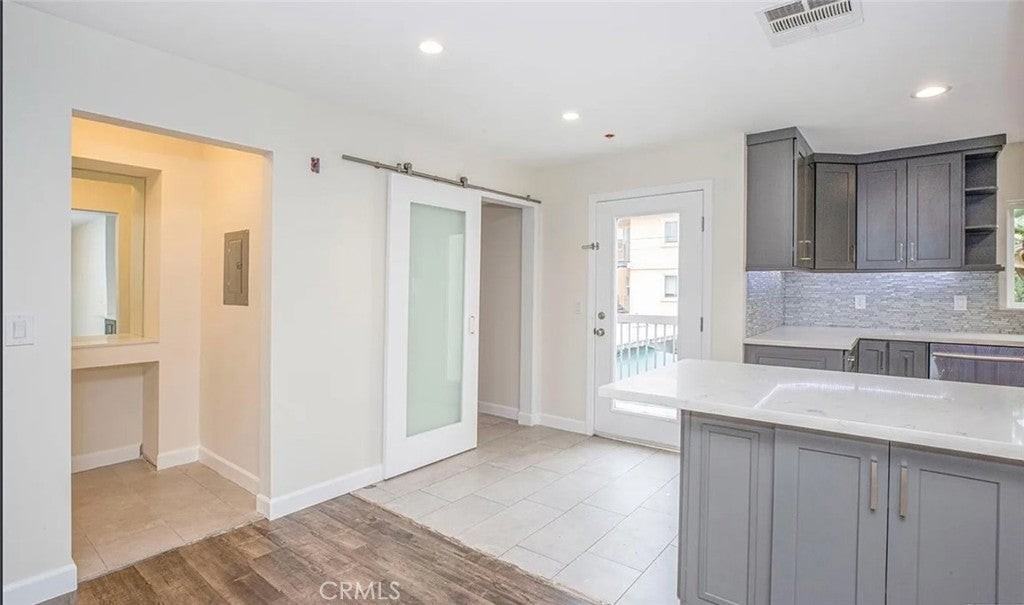 242 W Linden Ave - Photo 4 of 14