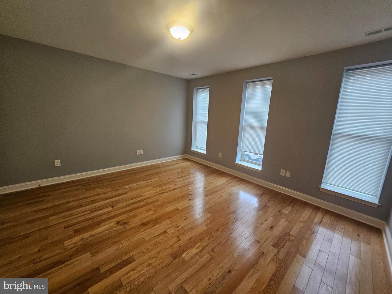 430 S Bond St - Photo 4 of 21