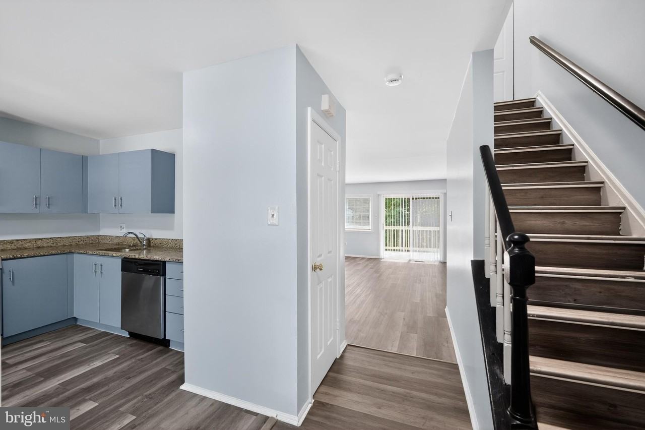 17 Wellspring Cir - Photo 3 of 31
