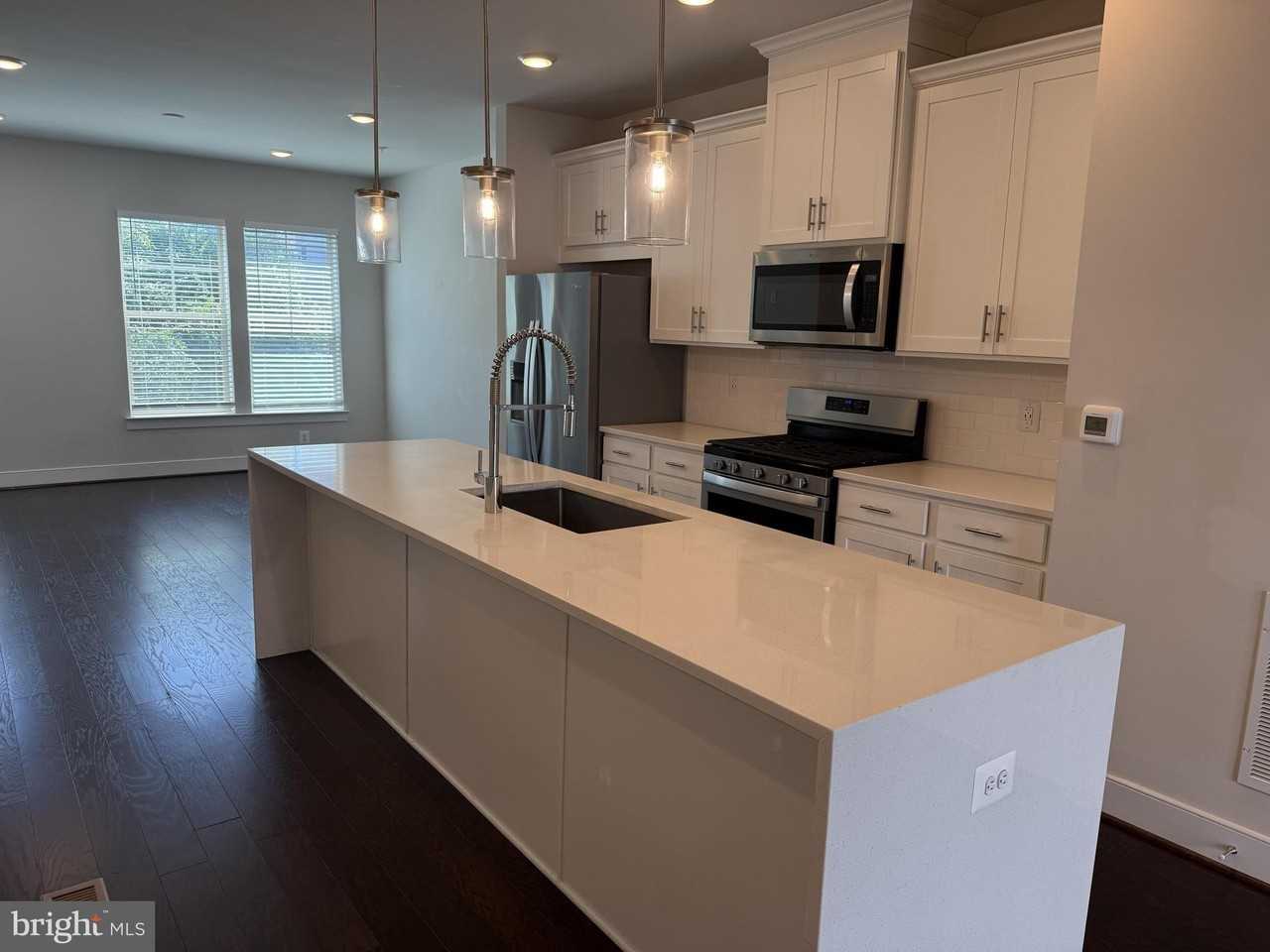 115 Dickenson Dr - Photo 2 of 20