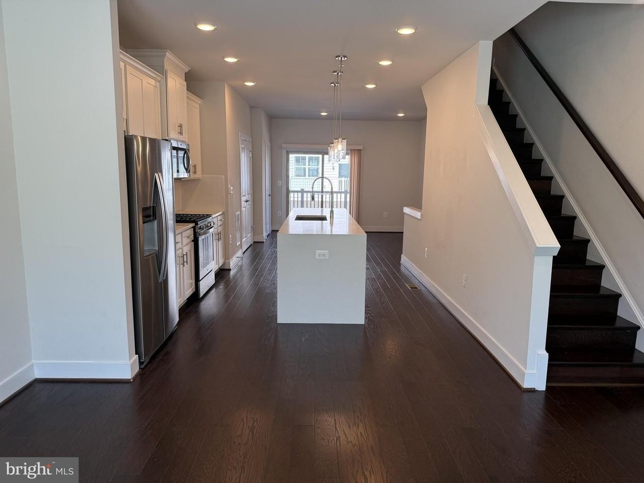 115 Dickenson Dr - Photo 3 of 20