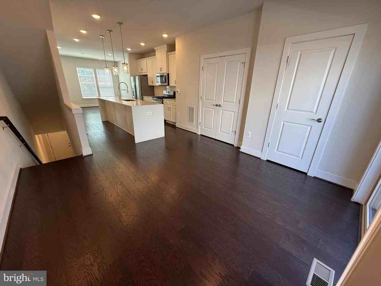 115 Dickenson Dr - Photo 4 of 20