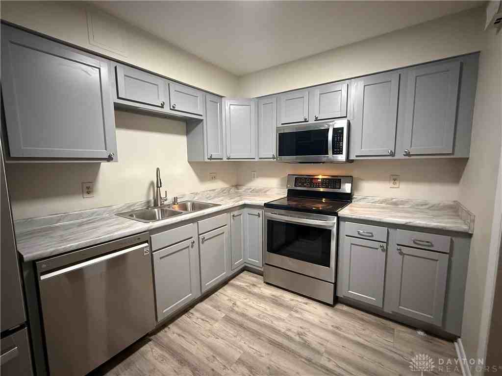 3108 E Stroop Rd - Photo 4 of 21