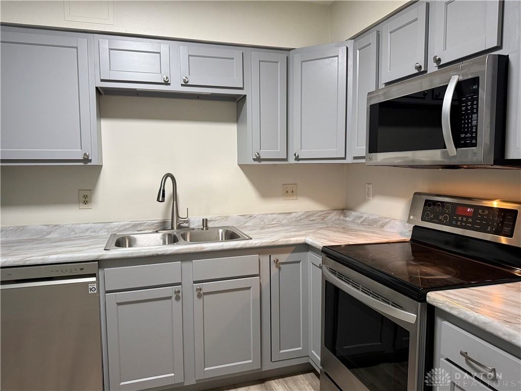 3108 E Stroop Rd - Photo 5 of 21