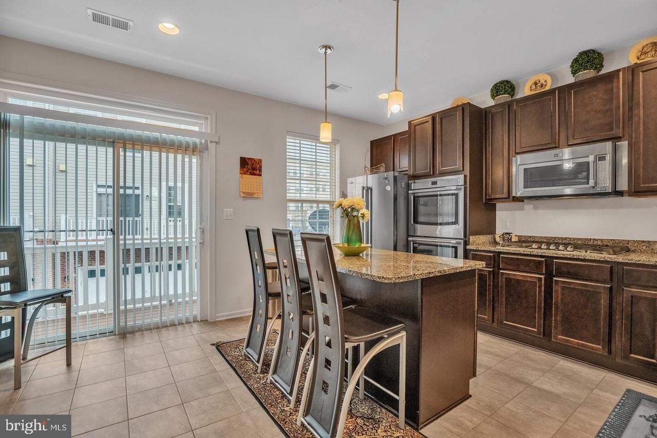 1601 Wesbourne Dr - Photo 3 of 14