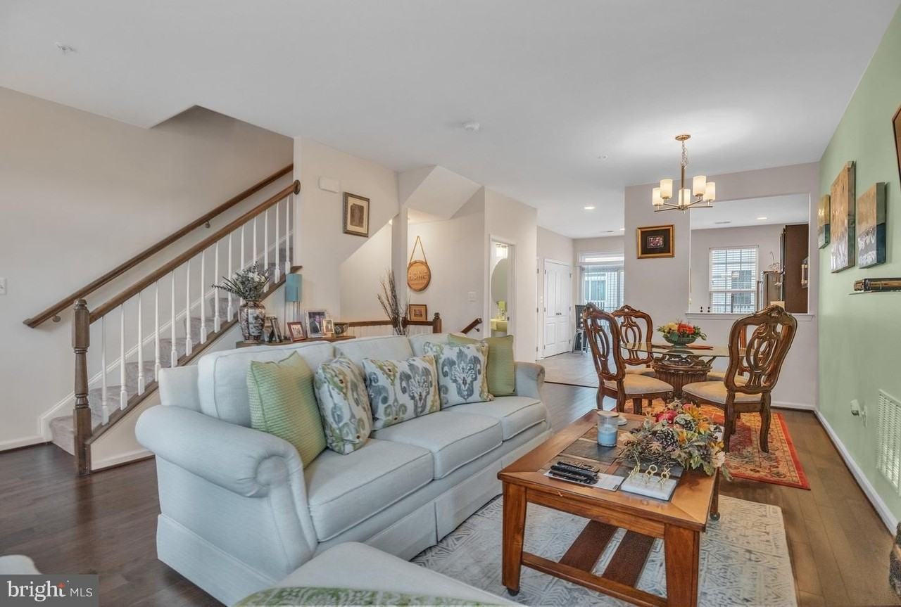 1601 Wesbourne Dr - Photo 4 of 14