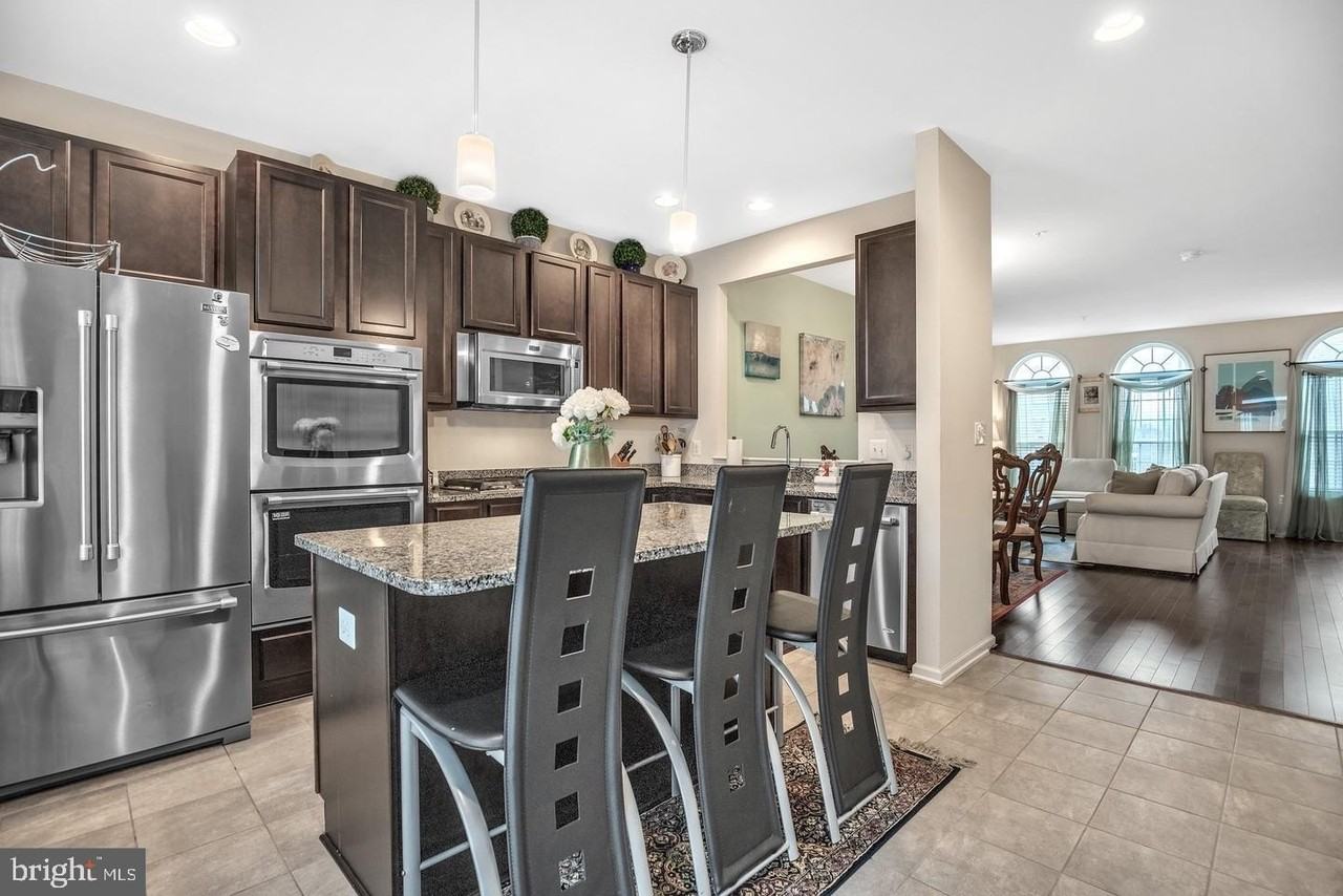 1601 Wesbourne Dr - Photo 5 of 14