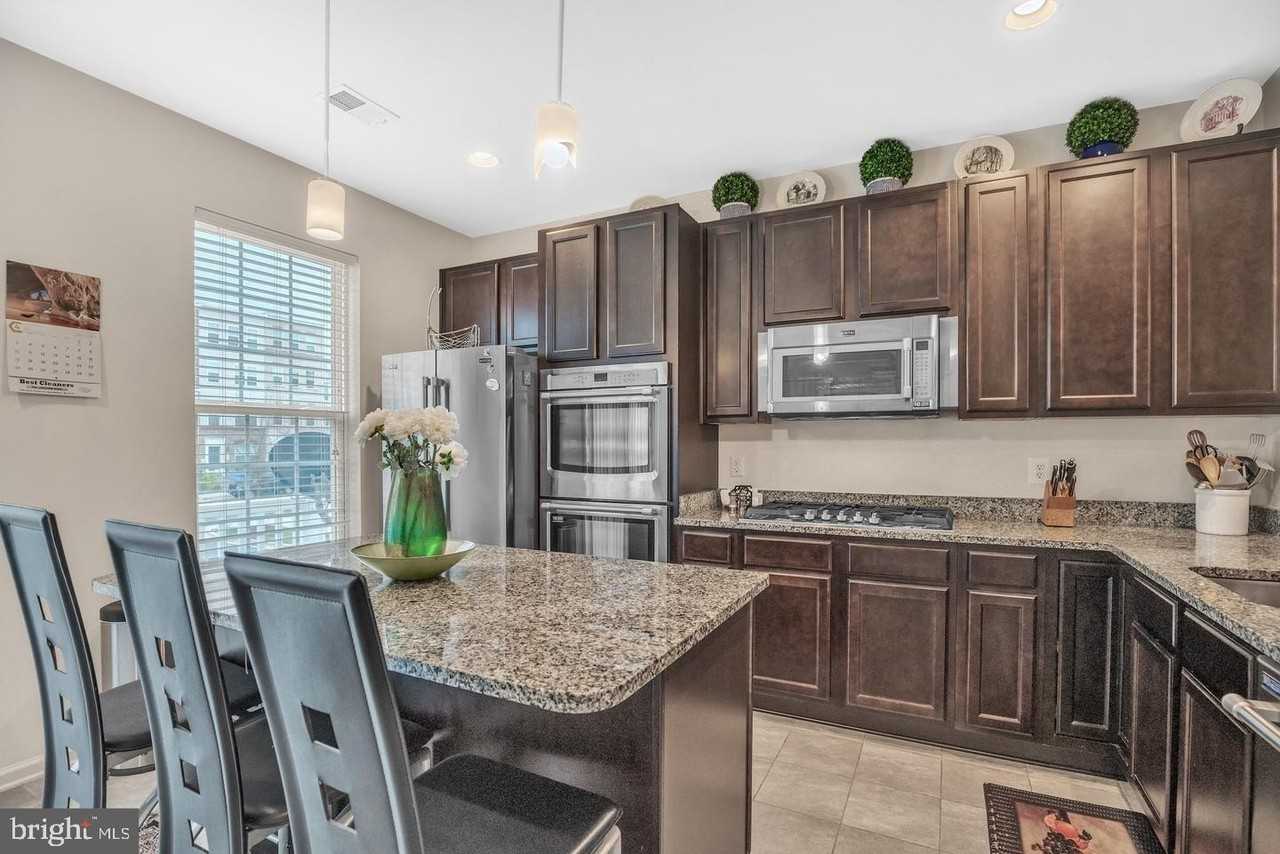 1601 Wesbourne Dr - Photo 7 of 14