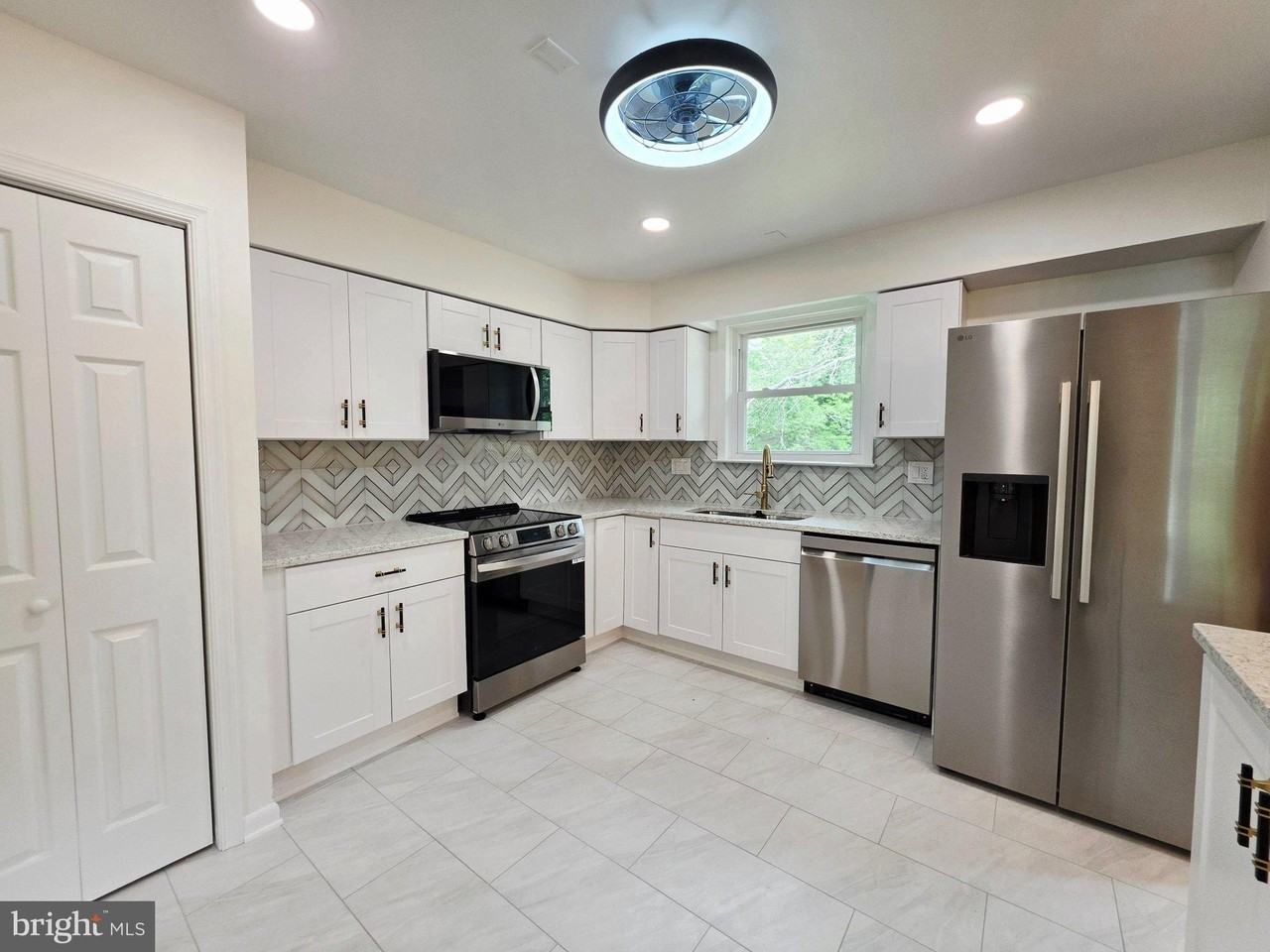 12907 Marcia Pl - Photo 2 of 28