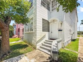 featured image of 2203 Broadway St