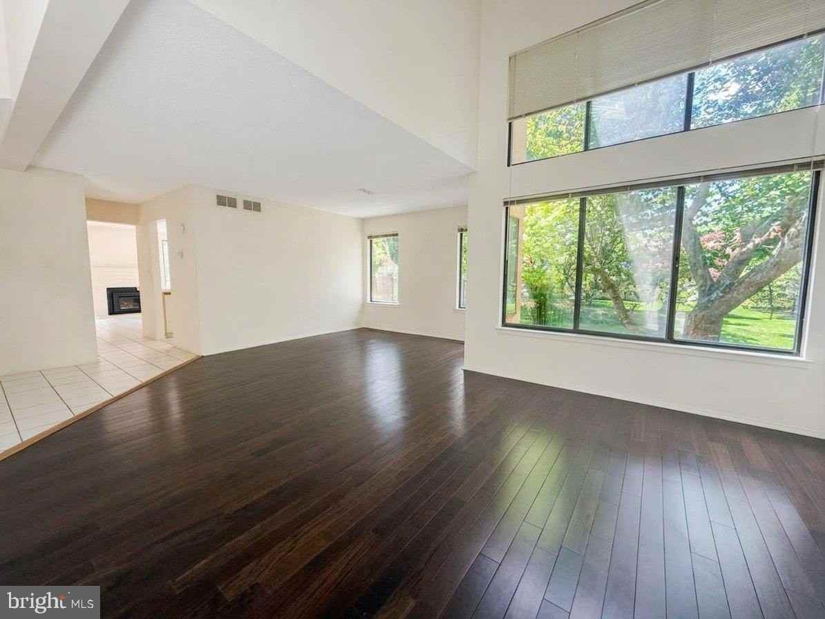 83 Sayre Dr - Photo 4 of 23