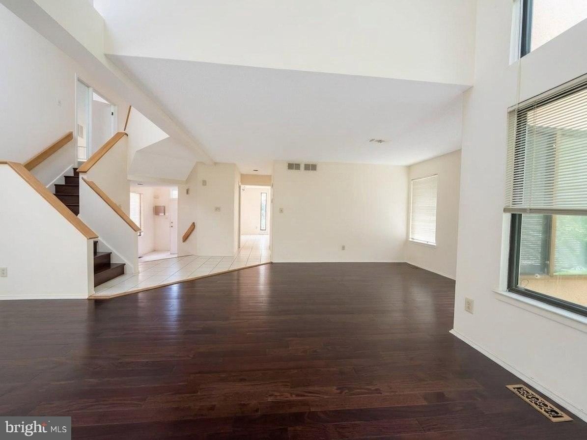 83 Sayre Dr - Photo 5 of 23