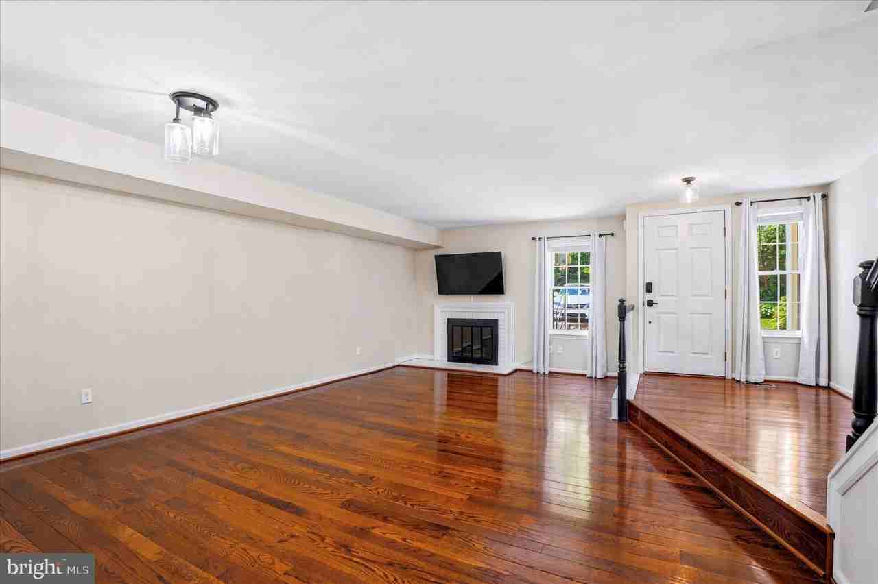 706 Andover Ct - Photo 3 of 35
