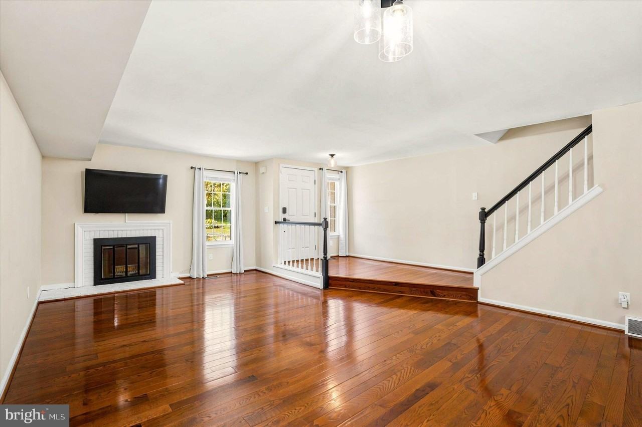 706 Andover Ct - Photo 4 of 35