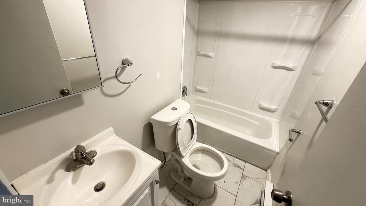 619 W State St #4 - Photo 3 of 7