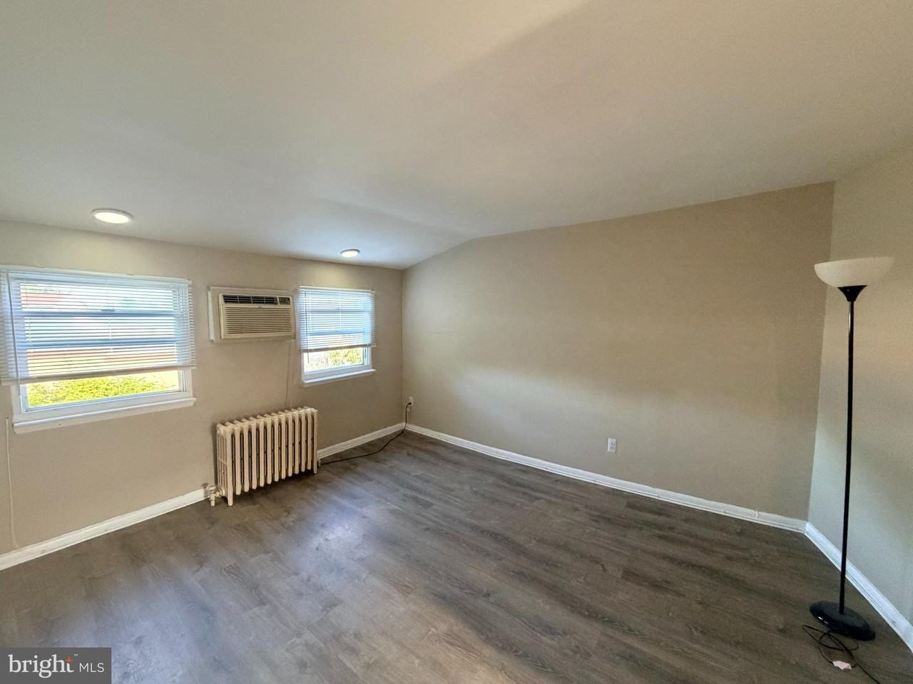 530 San Diego Ave #B - Photo 7 of 18