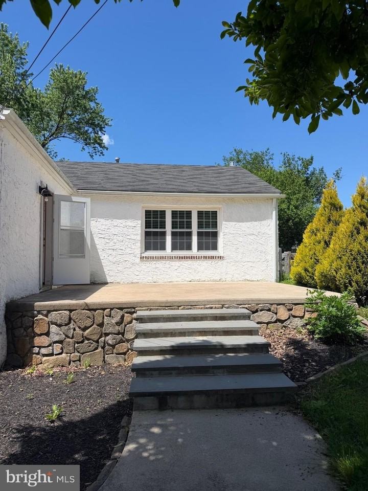 121 Macdade Rd - Photo 2 of 50