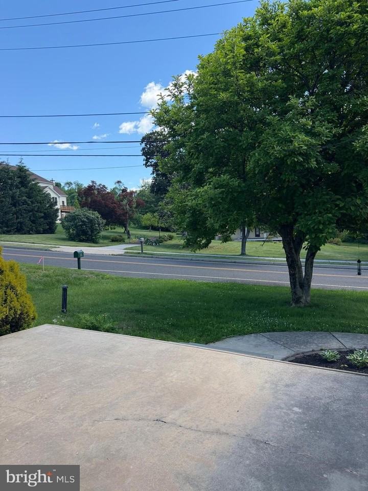 121 Macdade Rd - Photo 3 of 50