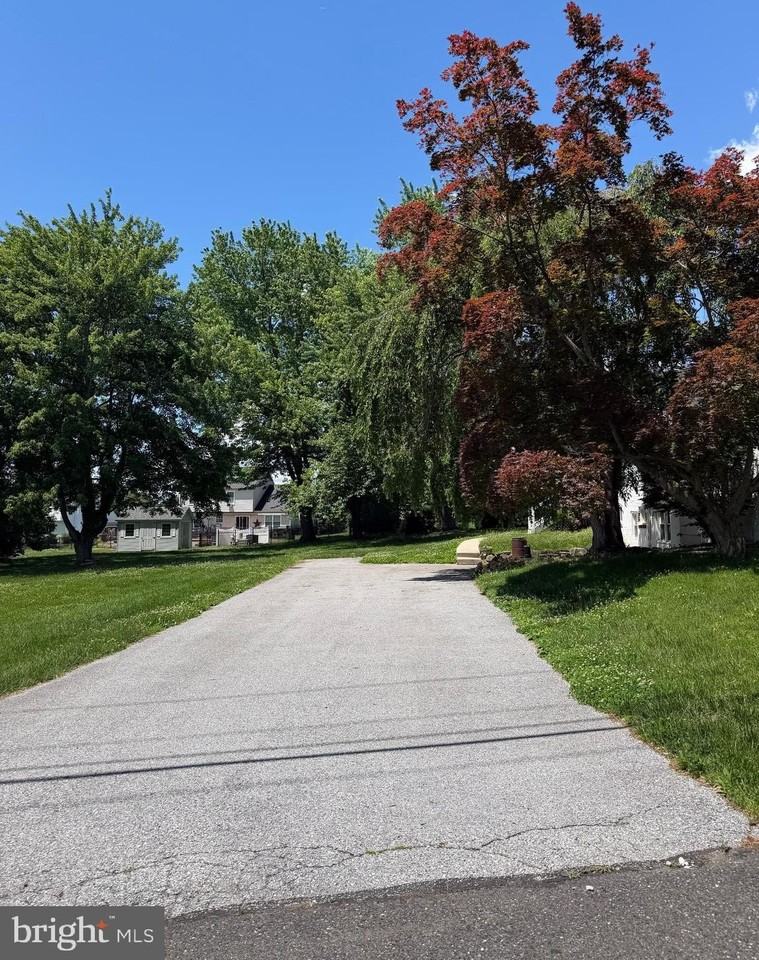 121 Macdade Rd - Photo 4 of 50