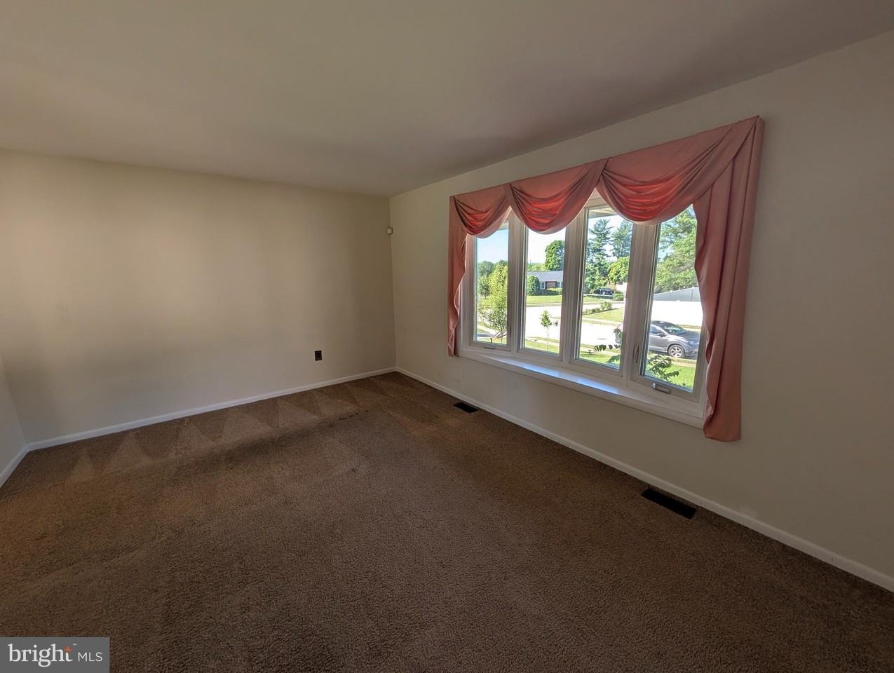 14 Westwood Cir - Photo 6 of 26