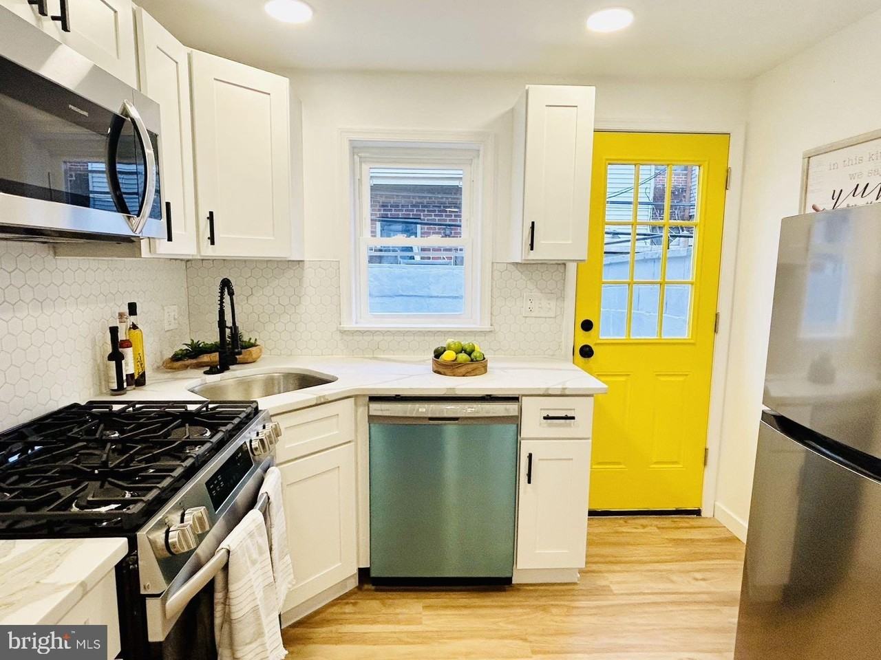 2013 S Bouvier St - Photo 5 of 18