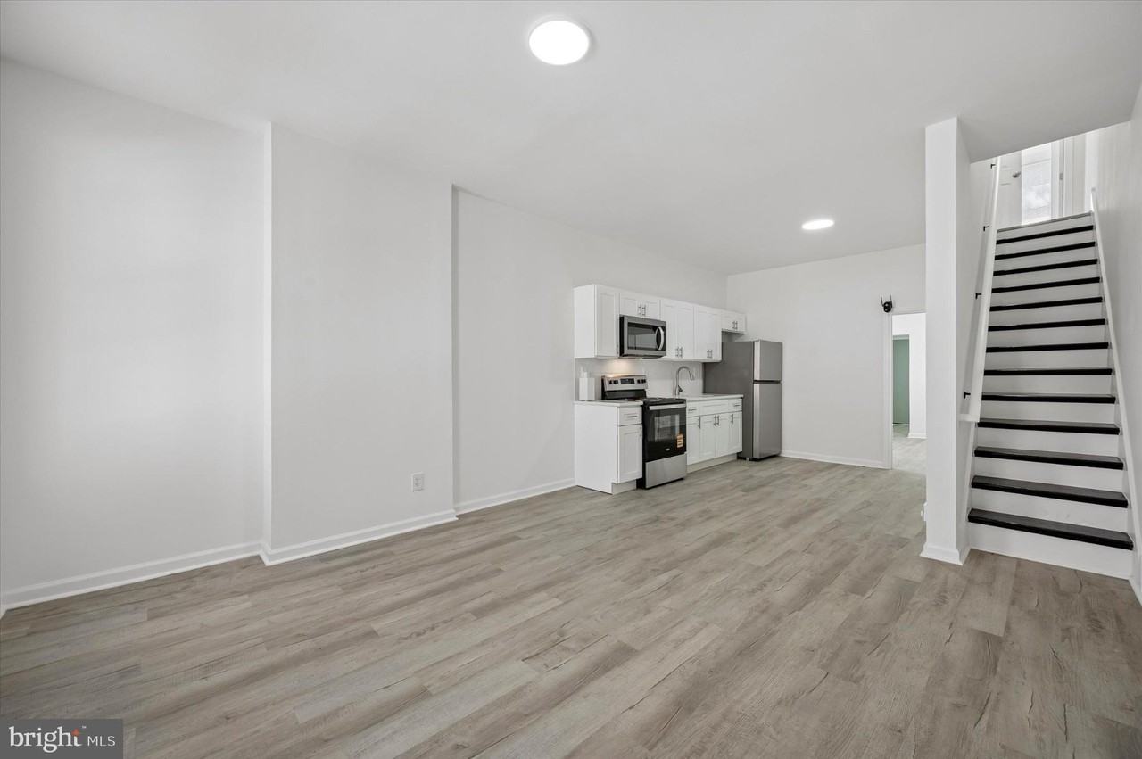 1216 W Firth St - Photo 2 of 15