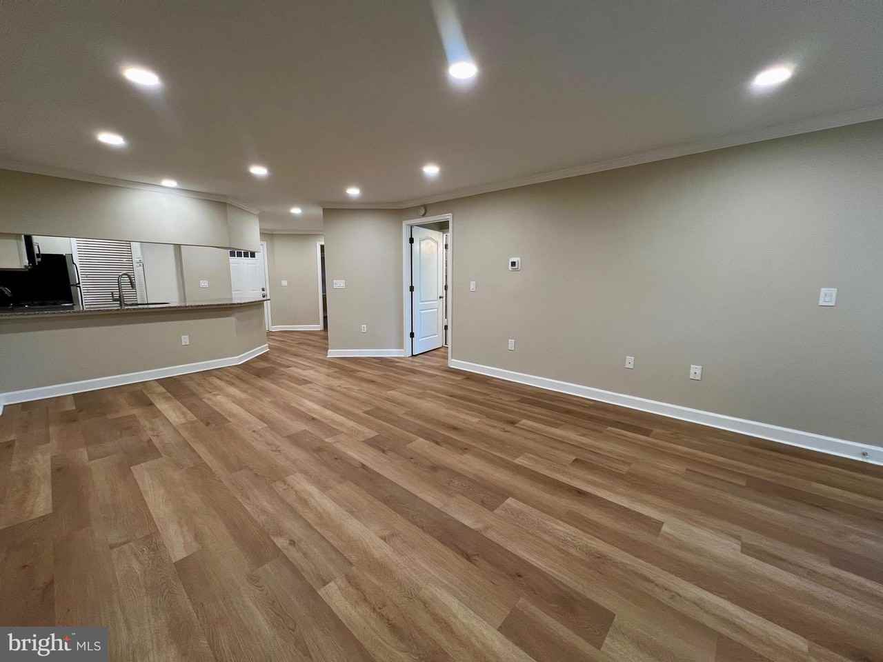 6924 Fairfax Dr #132 - Photo 3 of 34
