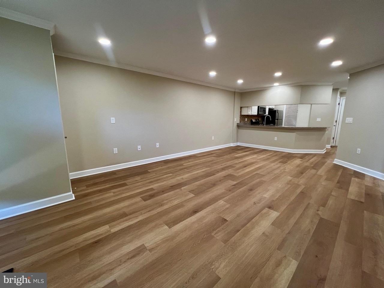 6924 Fairfax Dr #132 - Photo 5 of 34