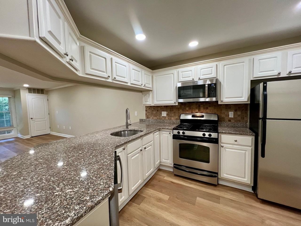 6924 Fairfax Dr #132 - Photo 4 of 34