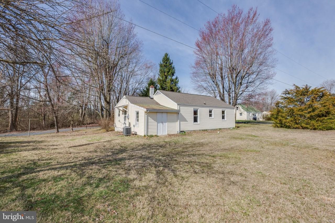 4297 Lunceford Ln - Photo 4 of 30