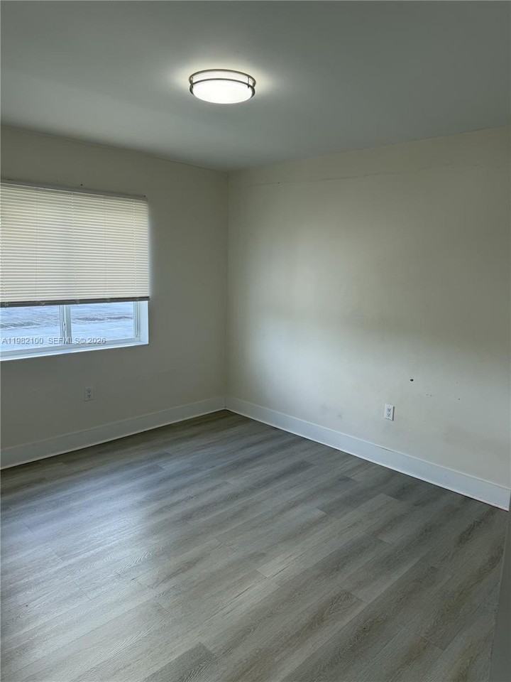 10384 Sw 173rd St - Photo 4 of 8