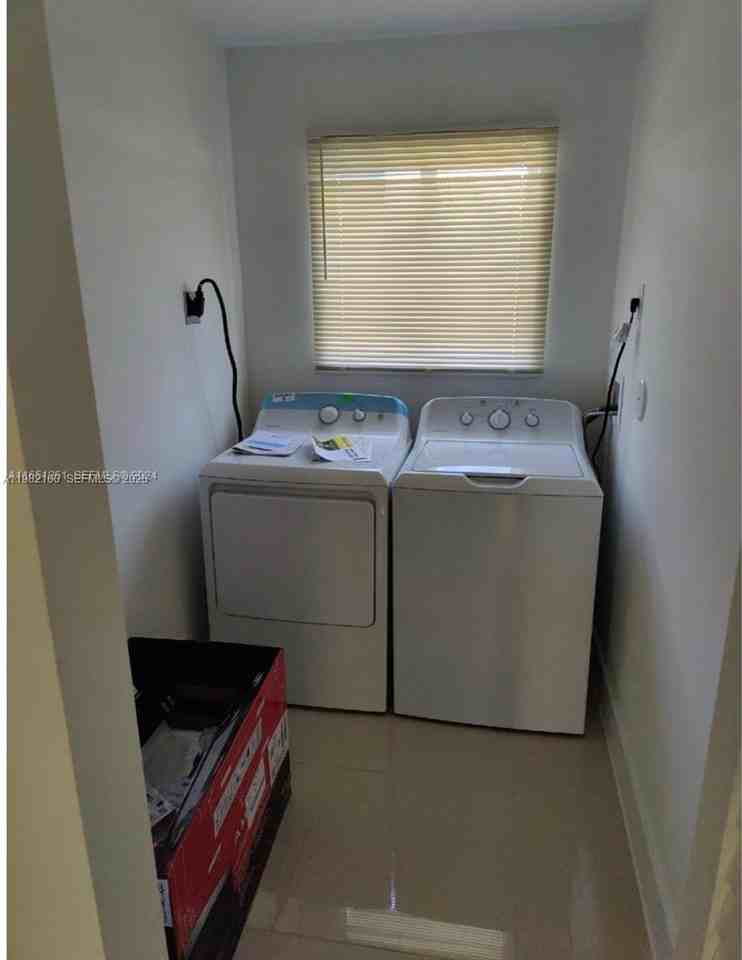 10384 Sw 173rd St - Photo 6 of 8
