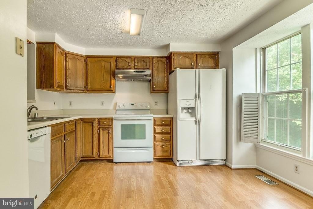 13900 Winding Ridge Ln - Photo 3 of 28