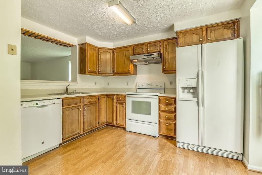 13900 Winding Ridge Ln - Photo 4 of 28